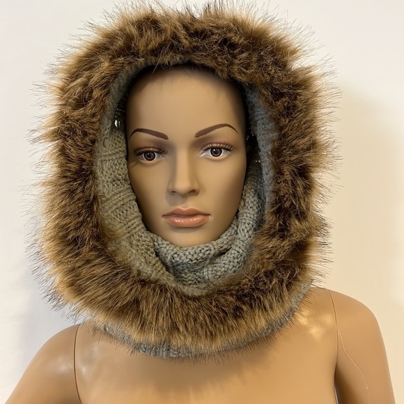 GRAY Faux Fur Infinity Scarf - Picture 4 of 7